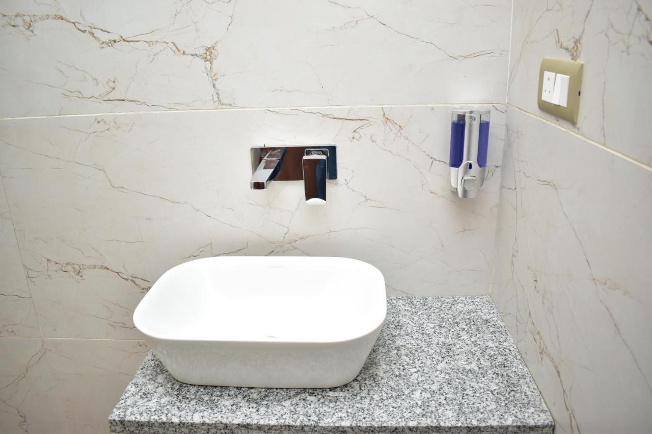 ניו דלהי Qotel Hotel Signature Bnb-Ashok Vihar מראה חיצוני תמונה